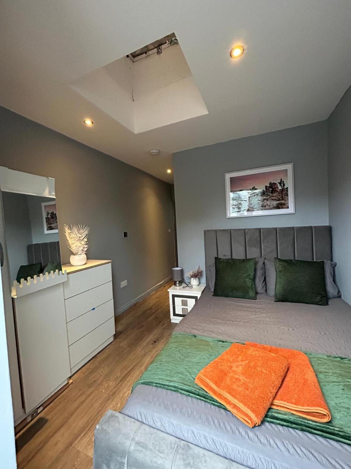 2 Bedroom Flat In Euston 2 Mins Away From Station, No Lift London Bagian luar foto