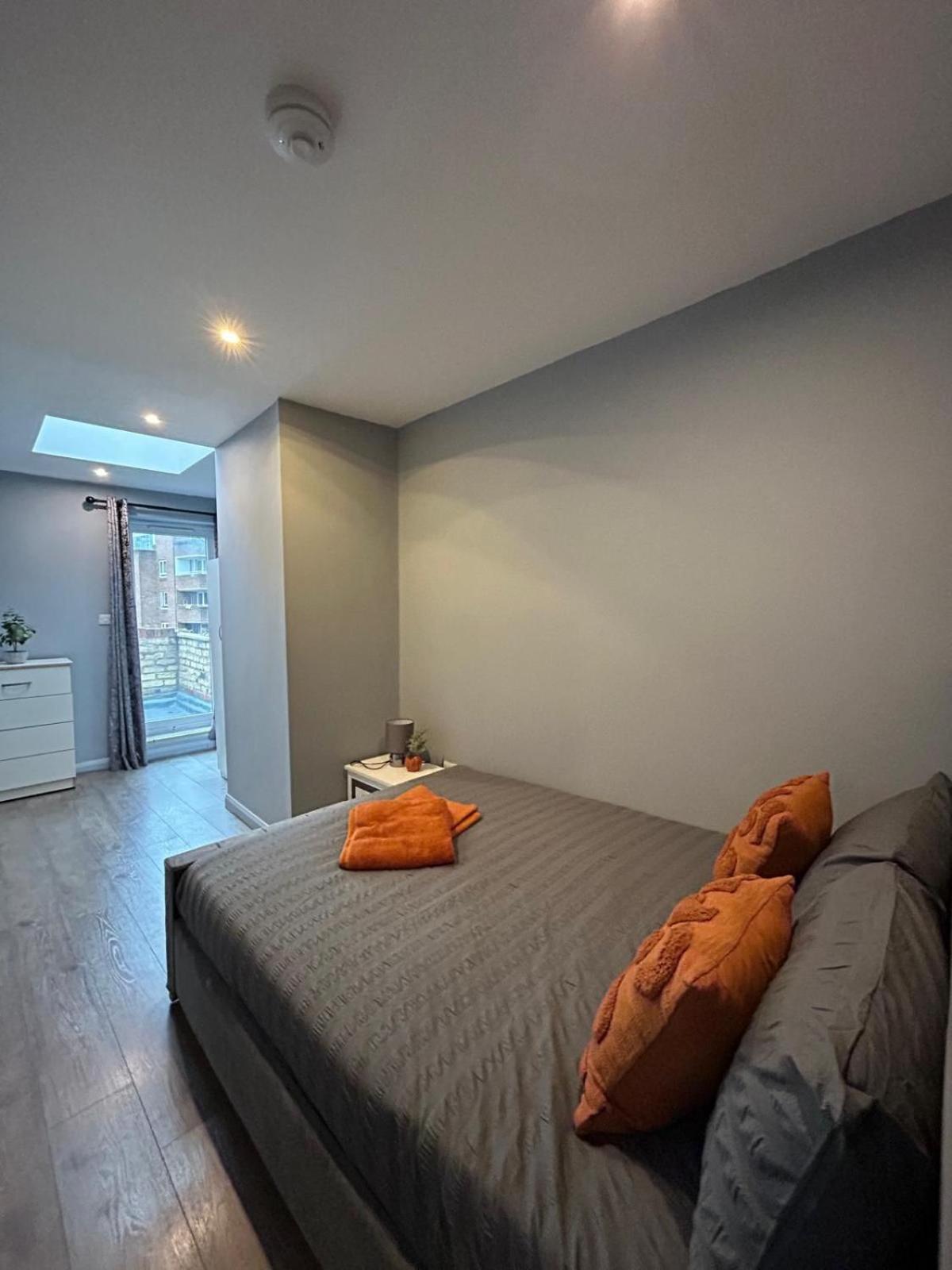 2 Bedroom Flat In Euston 2 Mins Away From Station, No Lift London Bagian luar foto