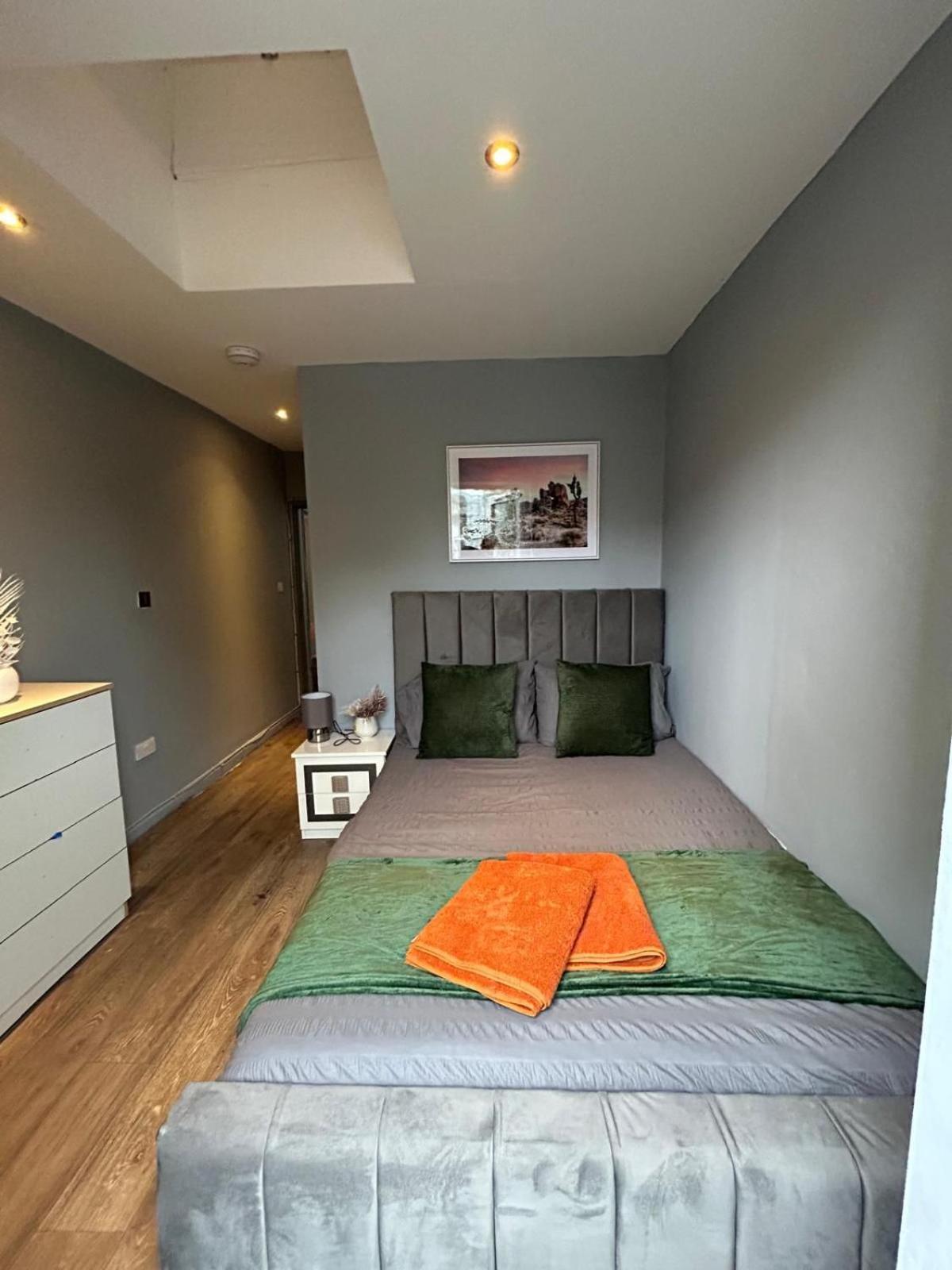 2 Bedroom Flat In Euston 2 Mins Away From Station, No Lift London Bagian luar foto
