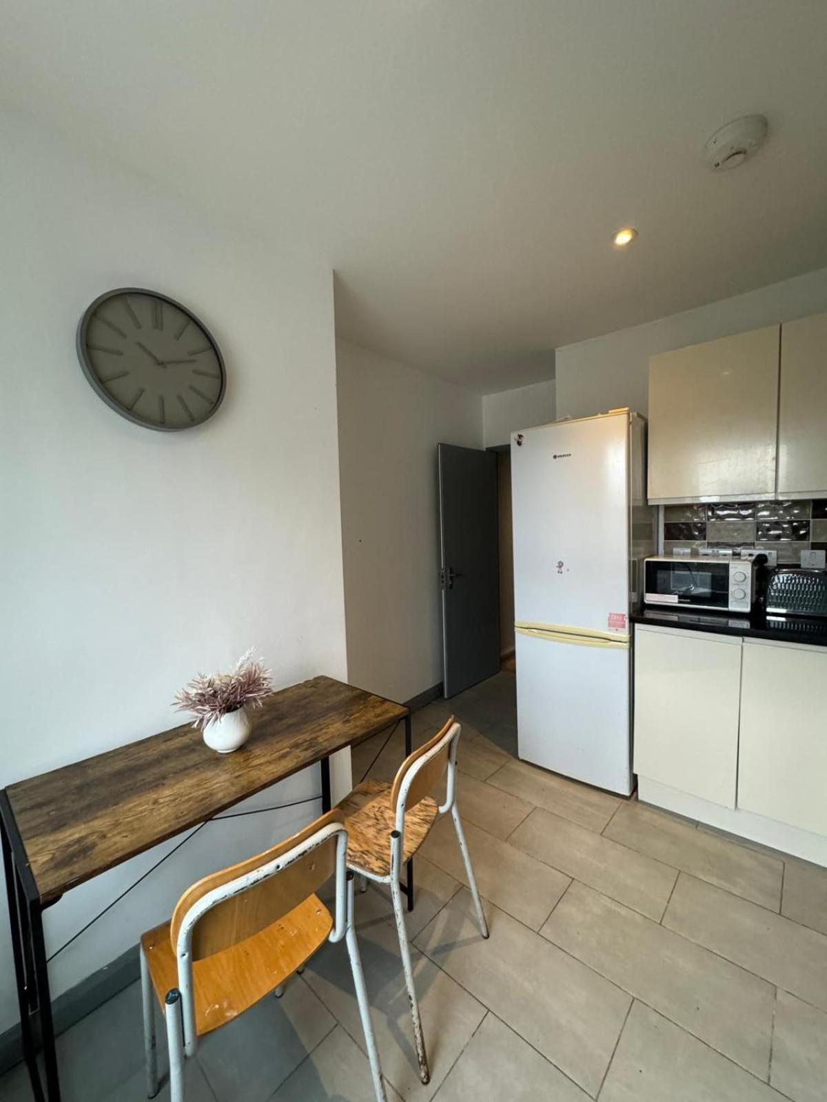 2 Bedroom Flat In Euston 2 Mins Away From Station, No Lift London Bagian luar foto