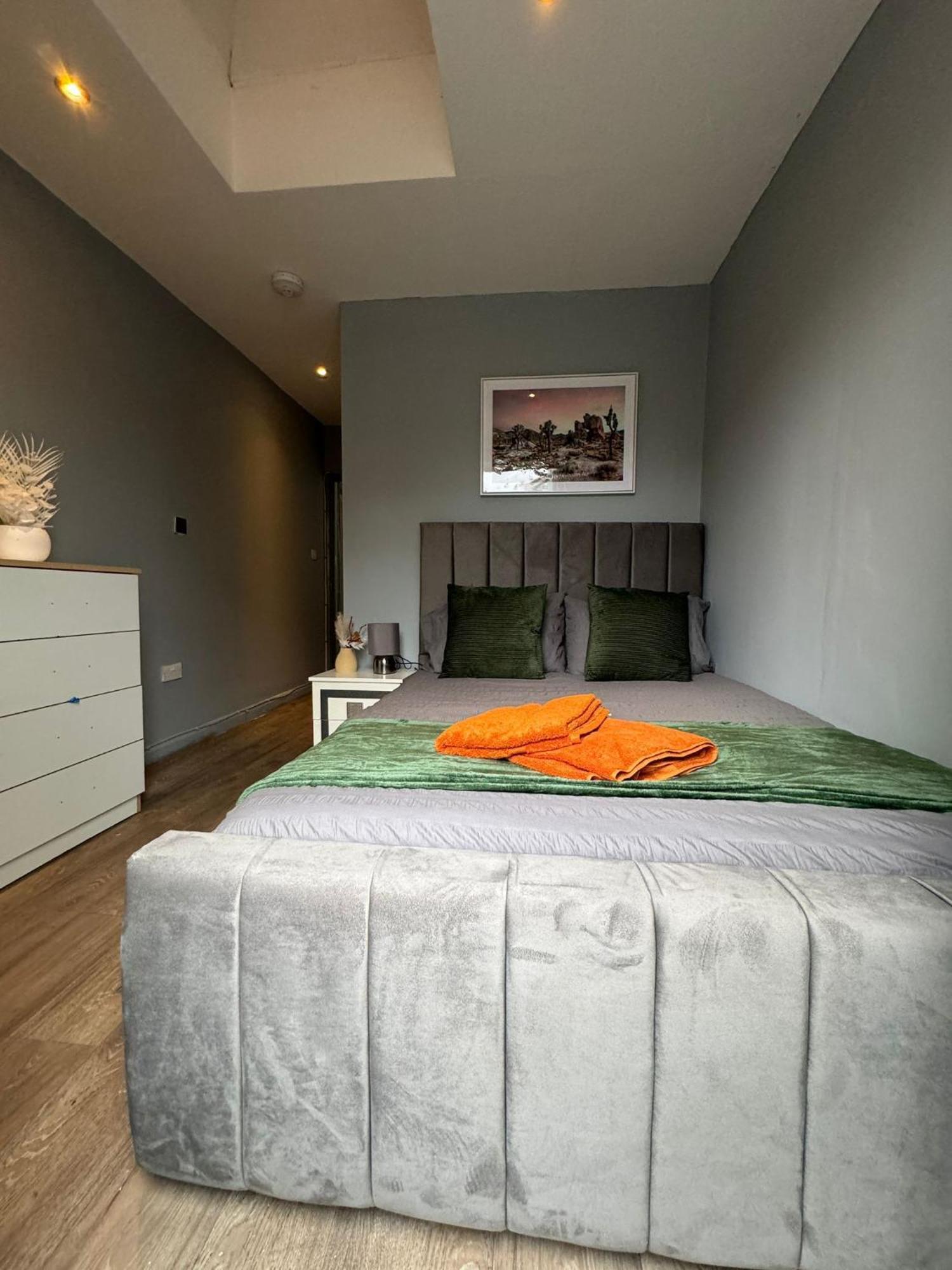 2 Bedroom Flat In Euston 2 Mins Away From Station, No Lift London Bagian luar foto